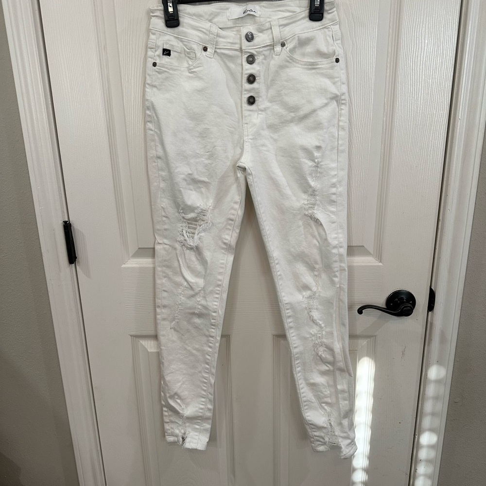 KanCan 11/29 white distressed jeans